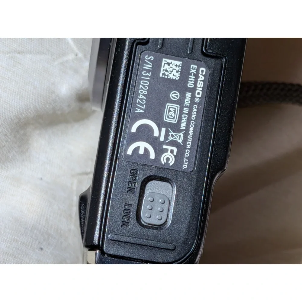 CASIO EX-H10 SR STANDARD Exilim Hi Zoom Digital Camera Silver 12.1MP Optical 10x